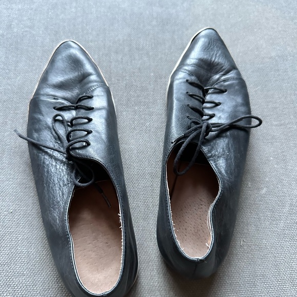 Black flats - Picture 2 of 4